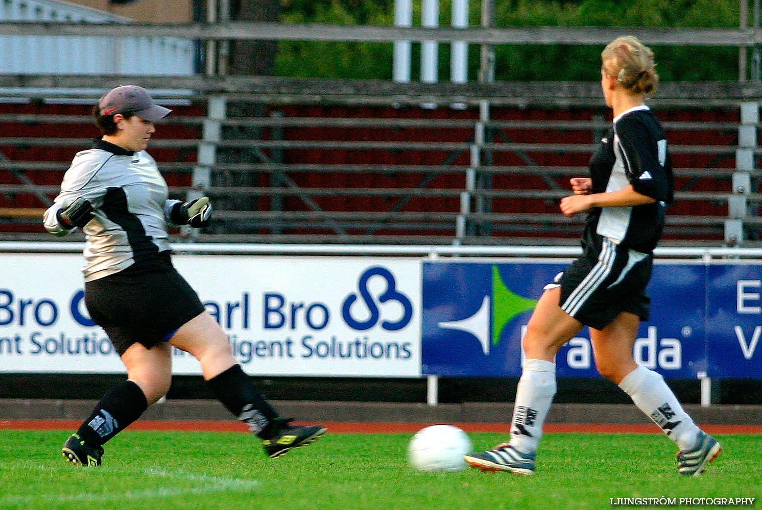 Skövde KIK-Floby IF 2-6,dam,Södermalms IP,Skövde,Sverige,Fotboll,,2005,11634