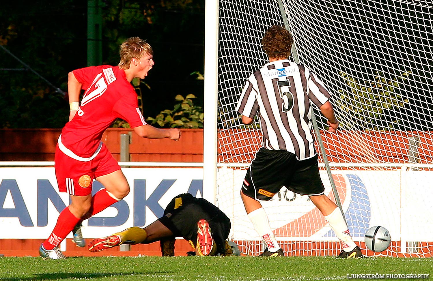 Skövde AIK-Tidaholms GoIF 5-3,herr,Södermalms IP,Skövde,Sverige,Fotboll,,2005,11677