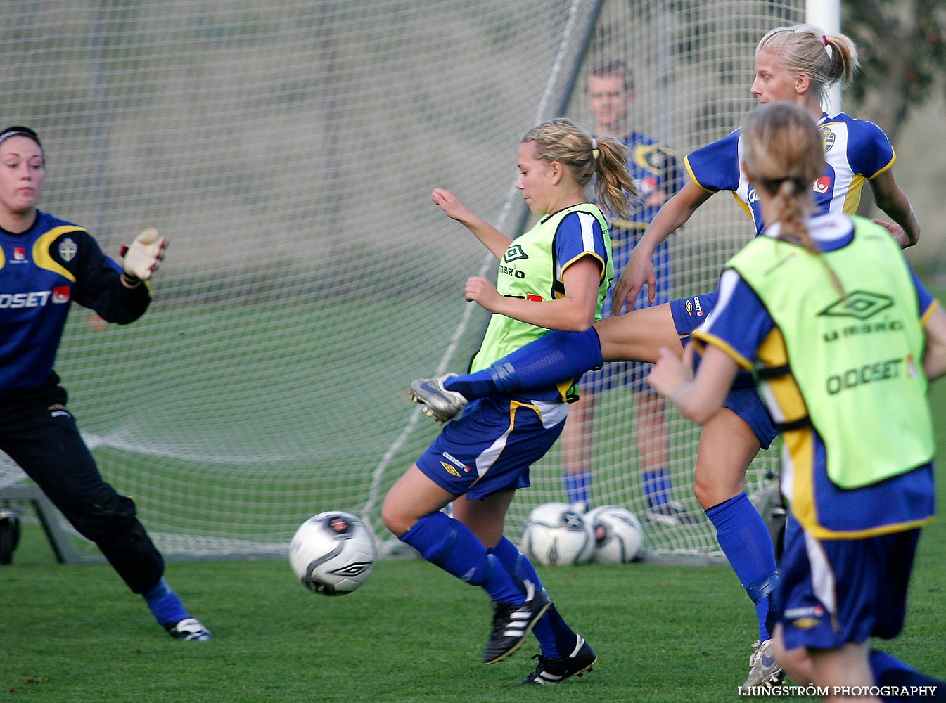 Sverige F19 Träning & presskonferens,dam,Lillegårdens IP,Skövde,Sverige,Fotboll,,2007,9249