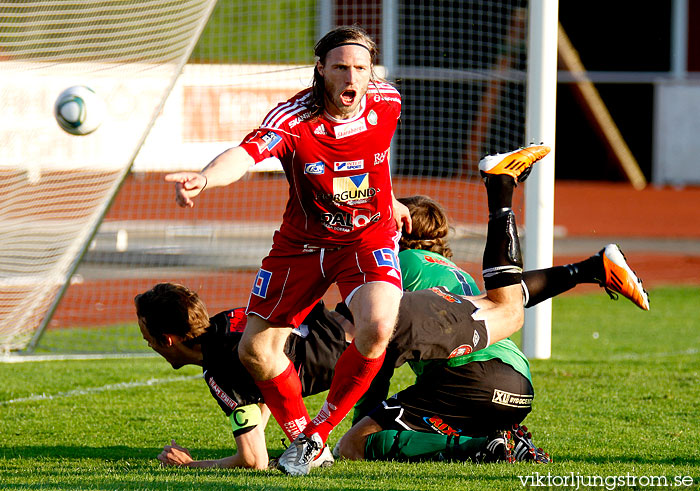 Skövde AIK-FC Trollhättan 1-2,herr,Södermalms IP,Skövde,Sverige,Fotboll,,2011,38534