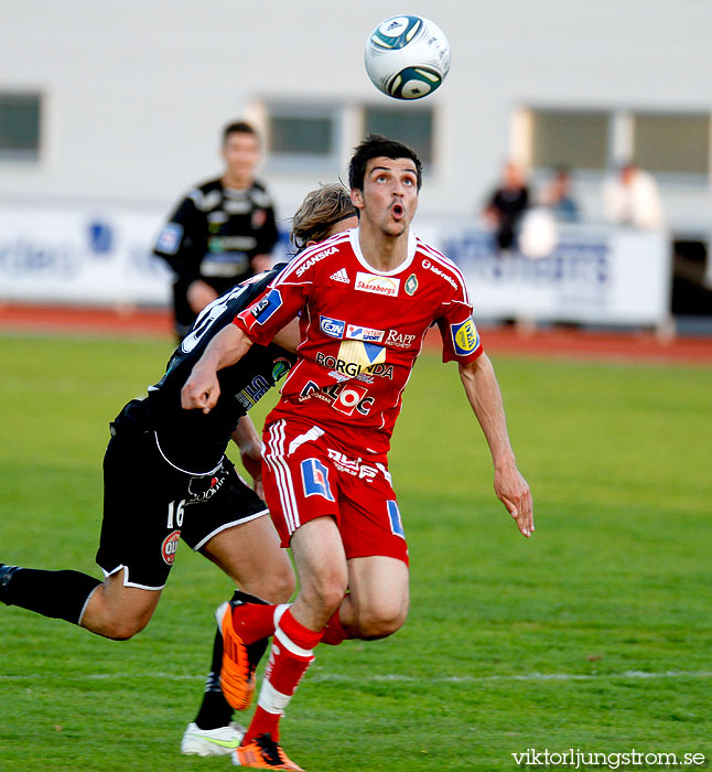 Skövde AIK-FC Trollhättan 1-2,herr,Södermalms IP,Skövde,Sverige,Fotboll,,2011,38575