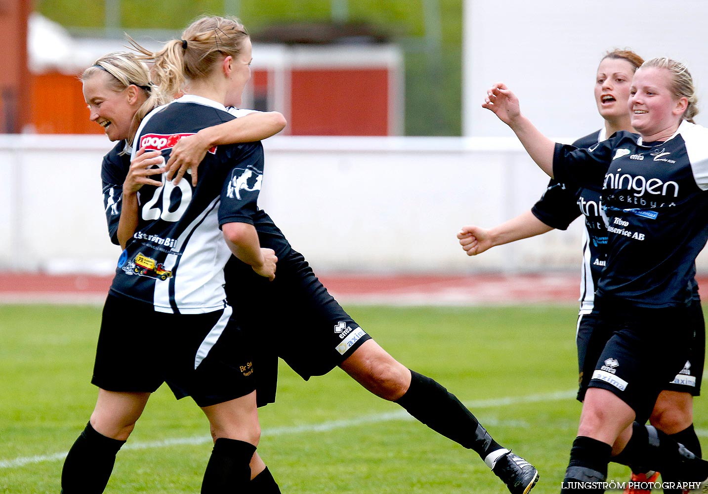Skövde KIK-Vallens IF 6-2,dam,Södermalms IP,Skövde,Sverige,Fotboll,,2014,87995