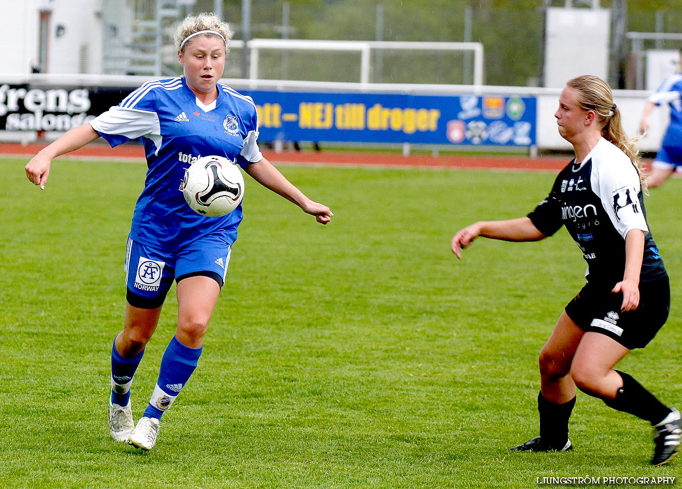 Skövde KIK-Vallens IF 6-2,dam,Södermalms IP,Skövde,Sverige,Fotboll,,2014,88036