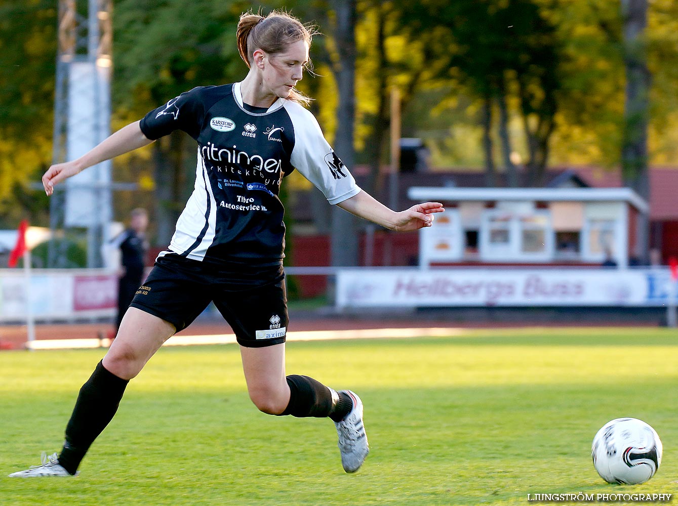 Skövde KIK-IK Gauthiod 2-1,dam,Södermalms IP,Skövde,Sverige,Fotboll,,2014,87905