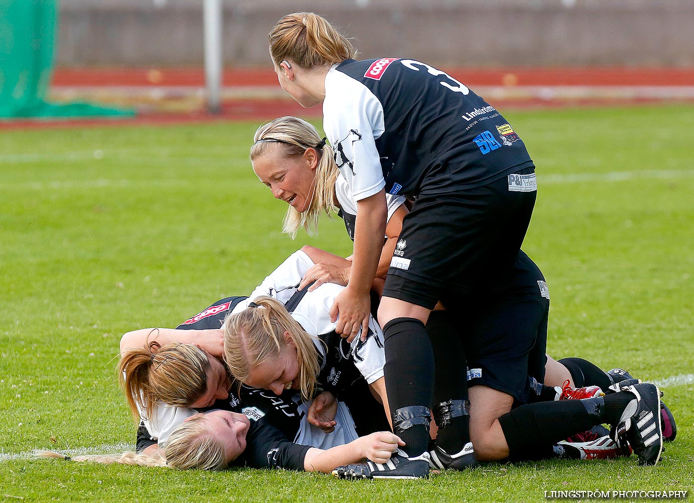 Skövde KIK-Stångenäs AIS 1-0,dam,Södermalms IP,Skövde,Sverige,Fotboll,,2014,89209