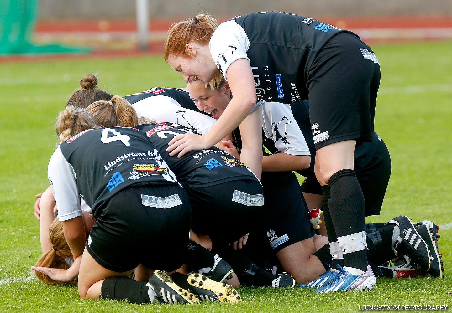 Skövde KIK-Stångenäs AIS 1-0,dam,Södermalms IP,Skövde,Sverige,Fotboll,,2014,89210