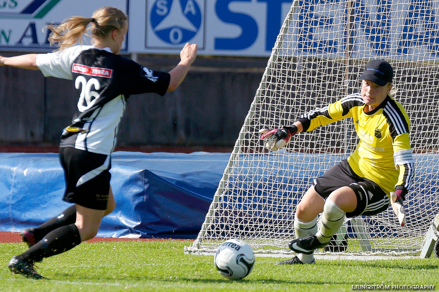 Skövde KIK-Stångenäs AIS 1-0,dam,Södermalms IP,Skövde,Sverige,Fotboll,,2014,89244