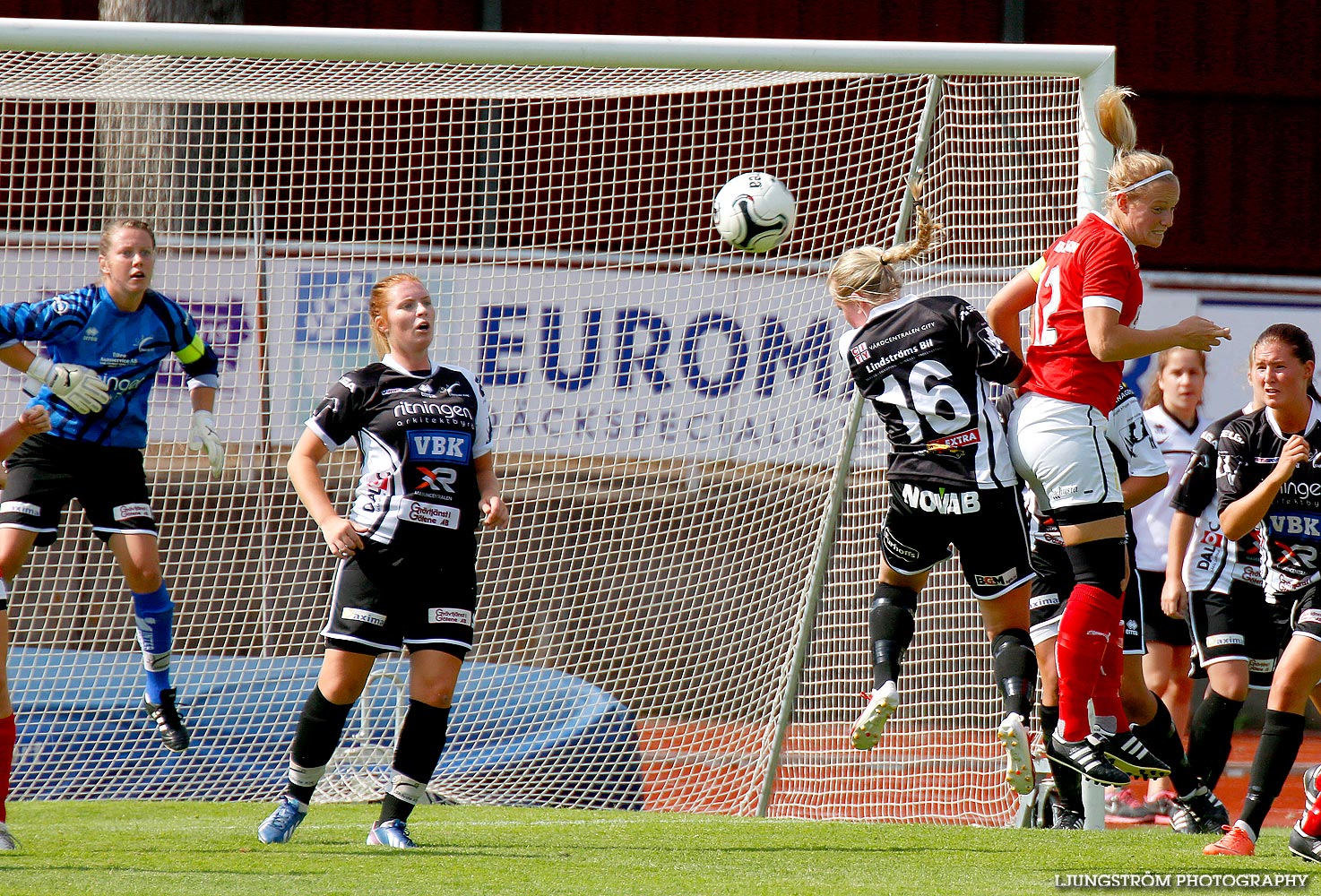 Skövde KIK-IK Rössö Uddevalla 4-0,dam,Södermalms IP,Skövde,Sverige,Fotboll,,2014,91357