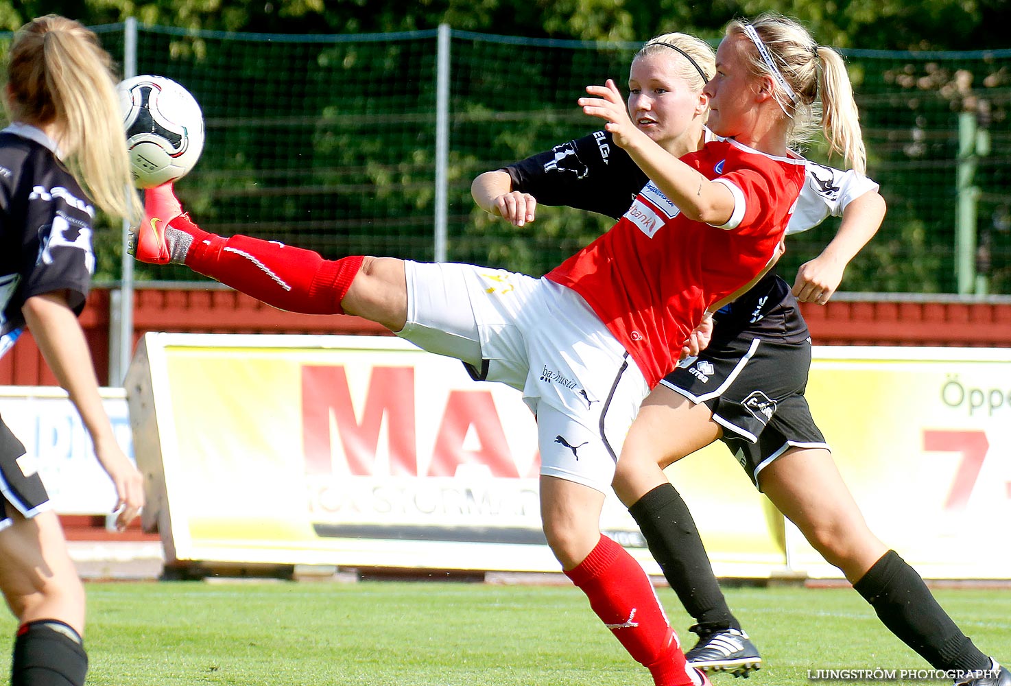 Skövde KIK-IK Rössö Uddevalla 4-0,dam,Södermalms IP,Skövde,Sverige,Fotboll,,2014,91504