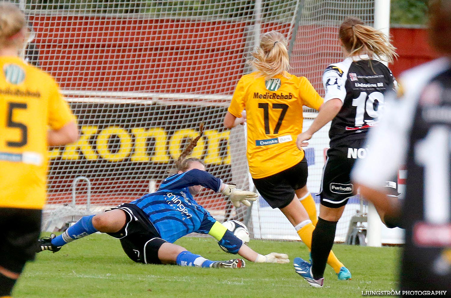 Svenska Cupen Skövde KIK-Mariebo IK 1-2,dam,Södermalms IP,Skövde,Sverige,Fotboll,,2014,91834