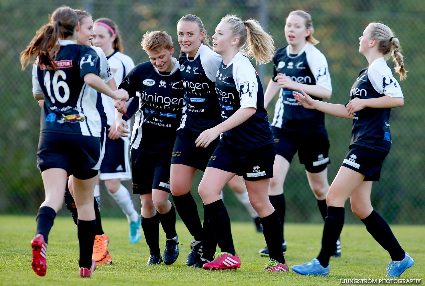 Skövde KIK U-Ulvåkers IF U 2-2,dam,Lillegårdens IP,Skövde,Sverige,Fotboll,,2015,117416