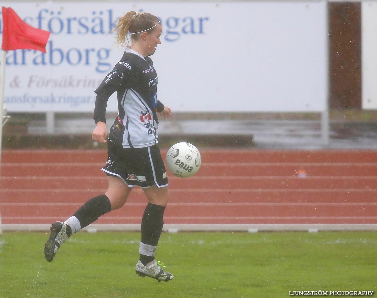 Skövde KIK-Sils IF 3-1,dam,Södermalms IP,Skövde,Sverige,Fotboll,,2015,117497