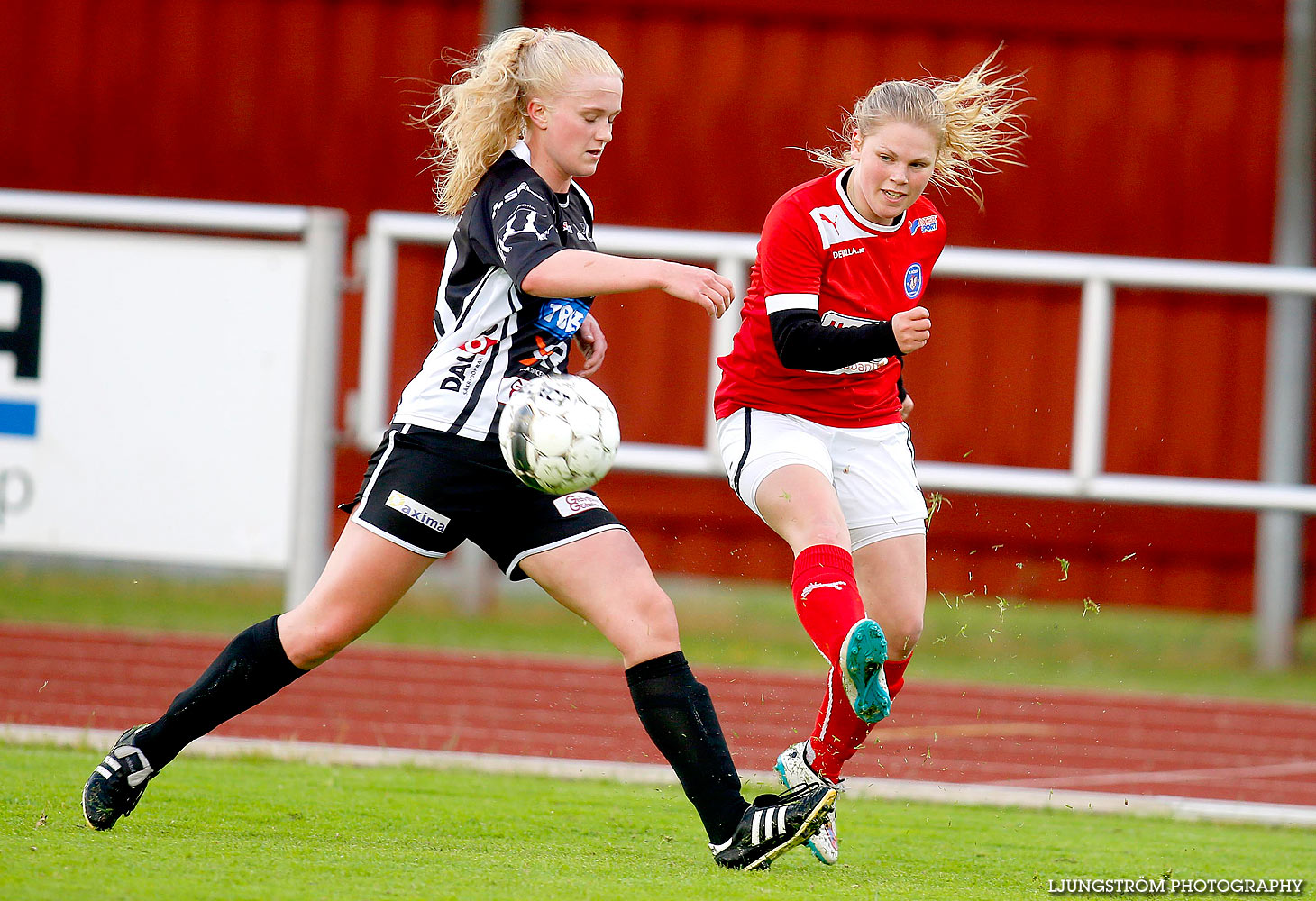 Skövde KIK-IK Rössö Uddevalla 0-6,dam,Södermalms IP,Skövde,Sverige,Fotboll,,2015,127267