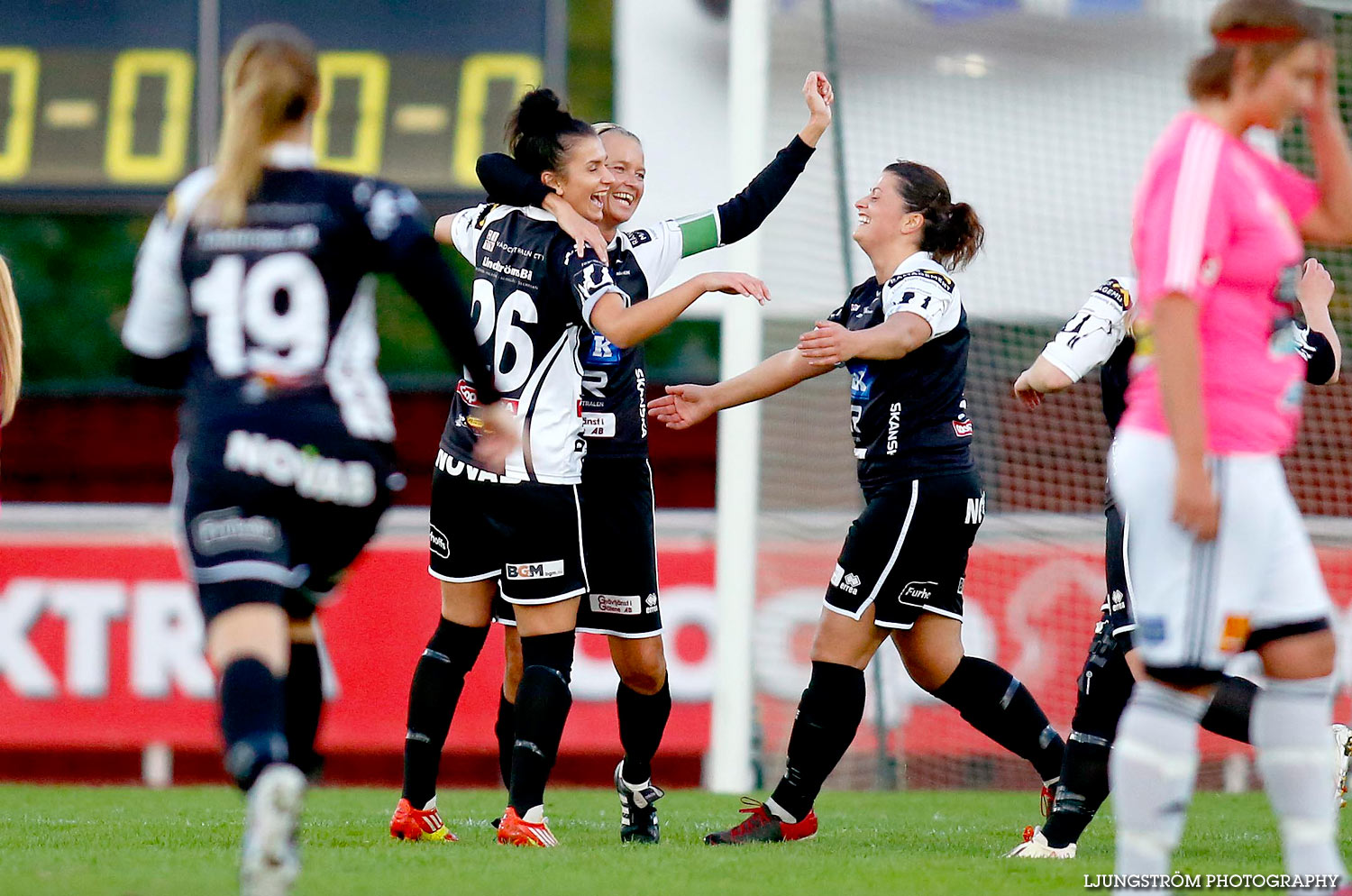 DM 1/2-final Skövde KIK-Lidköpings FK 3-4,dam,Södermalms IP,Skövde,Sverige,Fotboll,,2015,122473