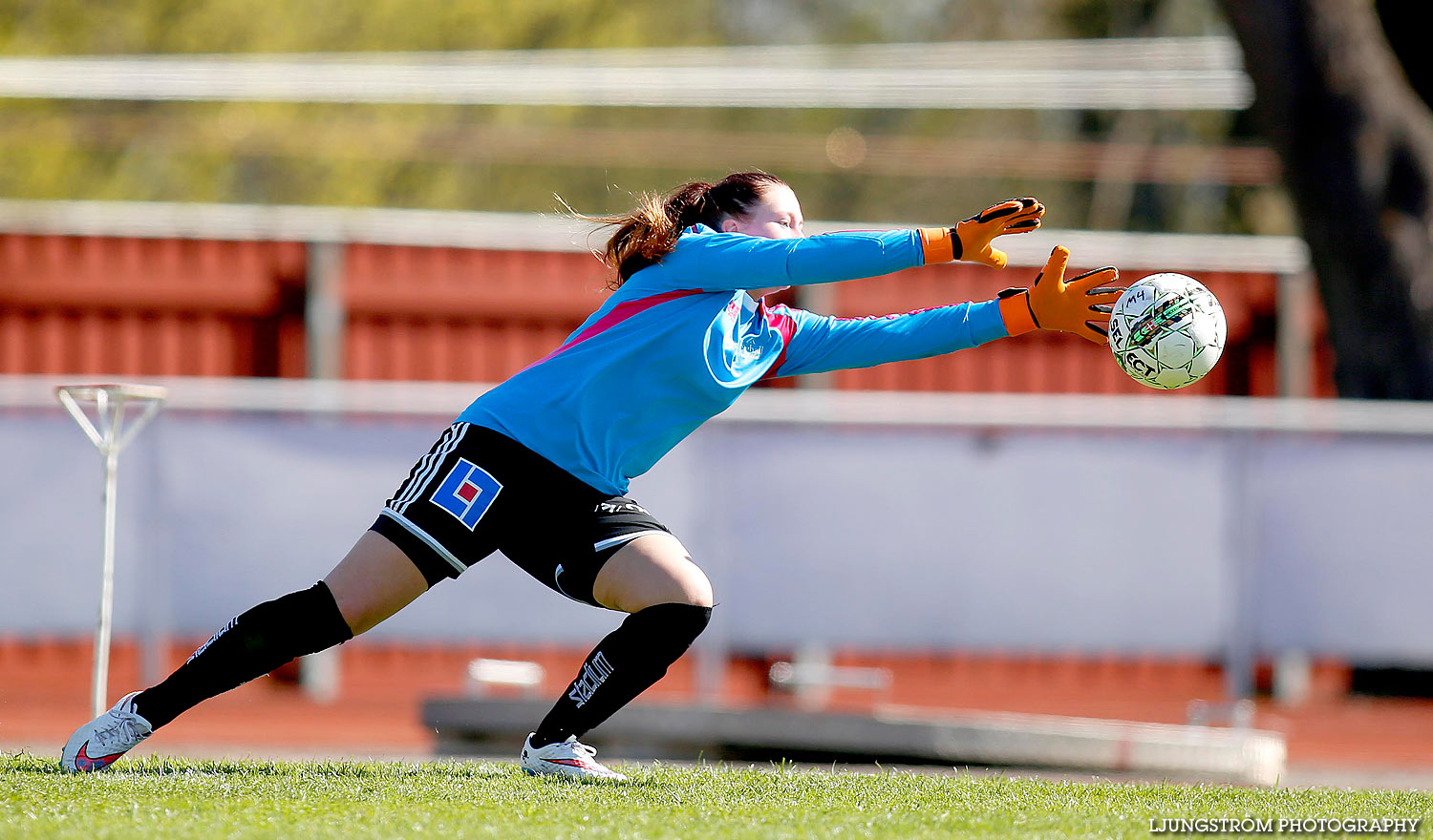 Skövde KIK-IFK Skoghall DF 1-1,dam,Södermalms IP,Skövde,Sverige,Fotboll,,2016,137200