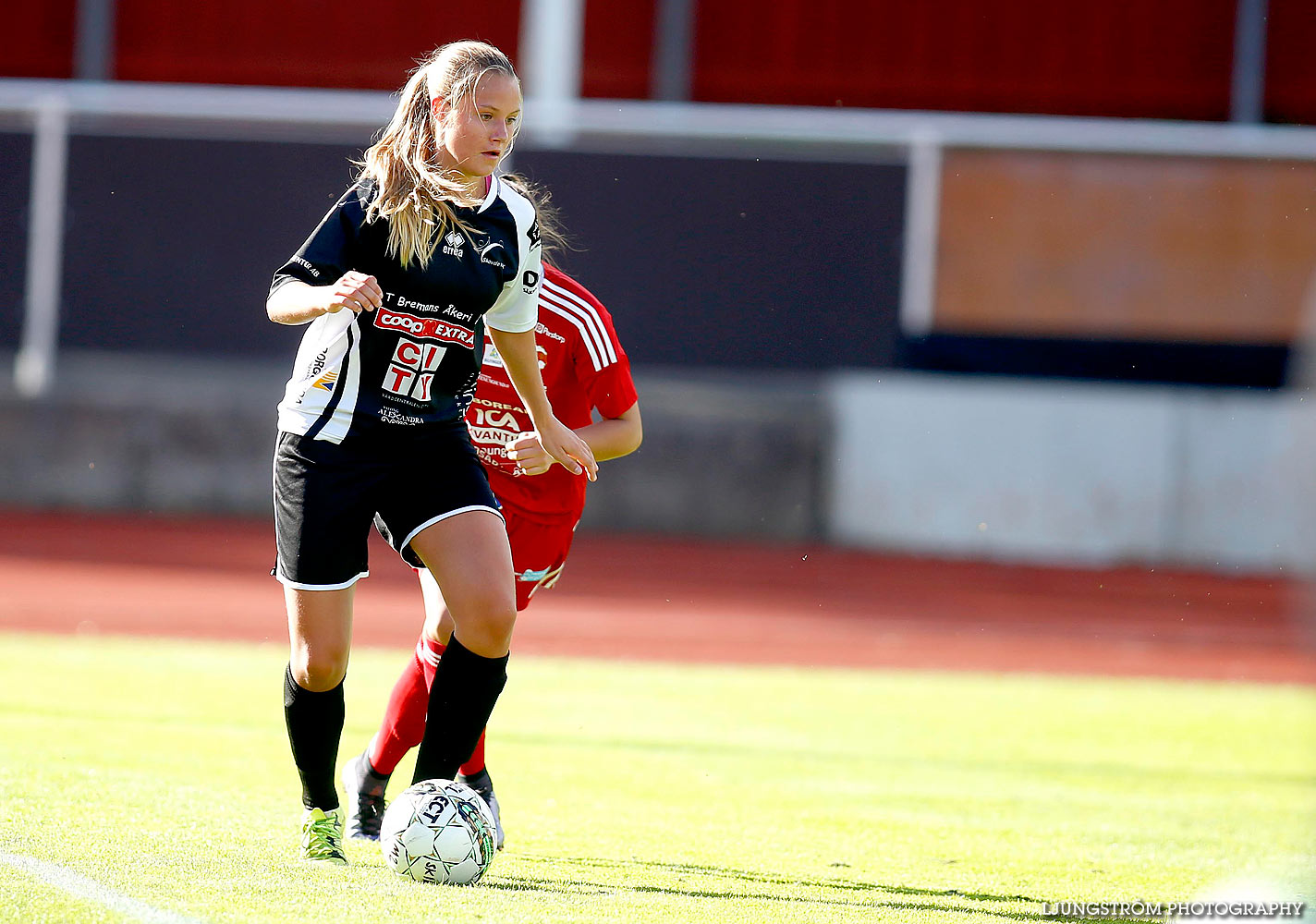 Skövde KIK-Stenungsunds IF 2-0,dam,Södermalms IP,Skövde,Sverige,Fotboll,,2016,139360