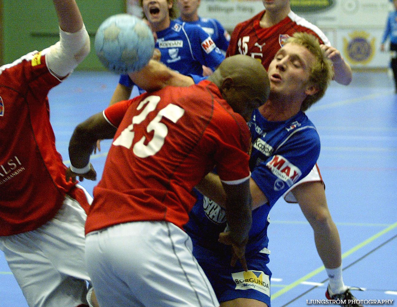 EHF-cupen IFK Skövde HK-Valur Reykjavik 35-28,herr,Arena Skövde,Skövde,Sverige,Handboll,,2005,9605