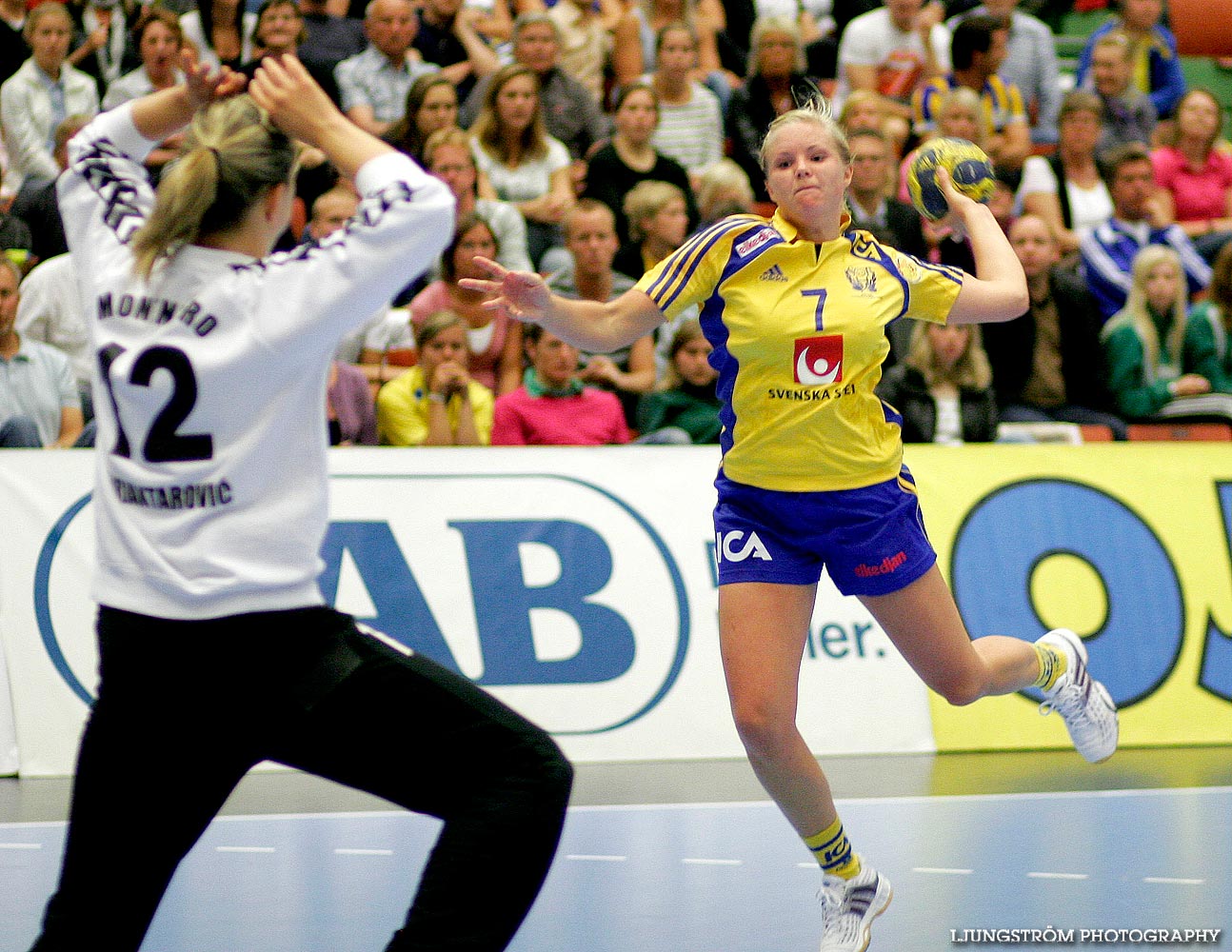 VM-KVAL Sverige-Montenegro 24-17,dam,Arena Skövde,Skövde,Sverige,Handboll,,2009,17663