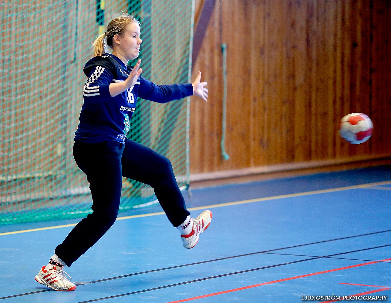 HK Country-Husaren HK 24-21,dam,Stöpenhallen,Stöpen,Sverige,Handboll,,2014,82490