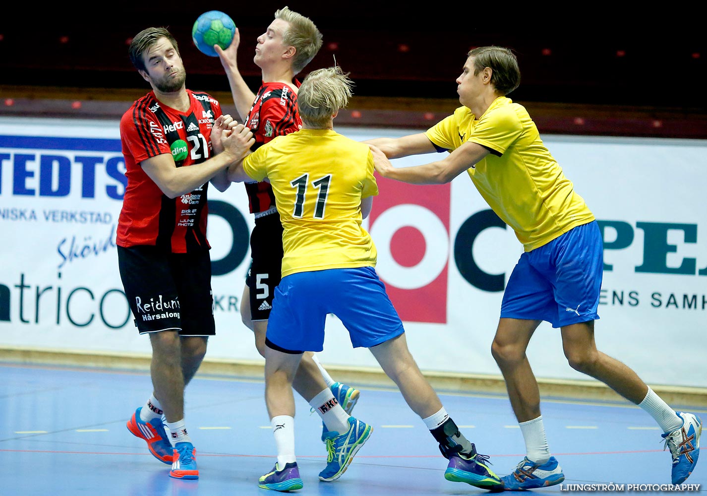 HK Country-HK Cliff 28-24,herr,Skövde Idrottshall,Skövde,Sverige,Handboll,,2014,97204