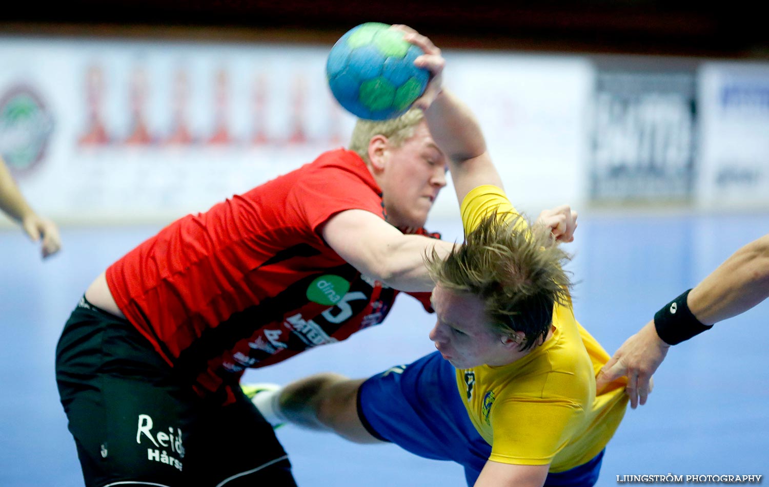 HK Country-HK Cliff 28-24,herr,Skövde Idrottshall,Skövde,Sverige,Handboll,,2014,97241