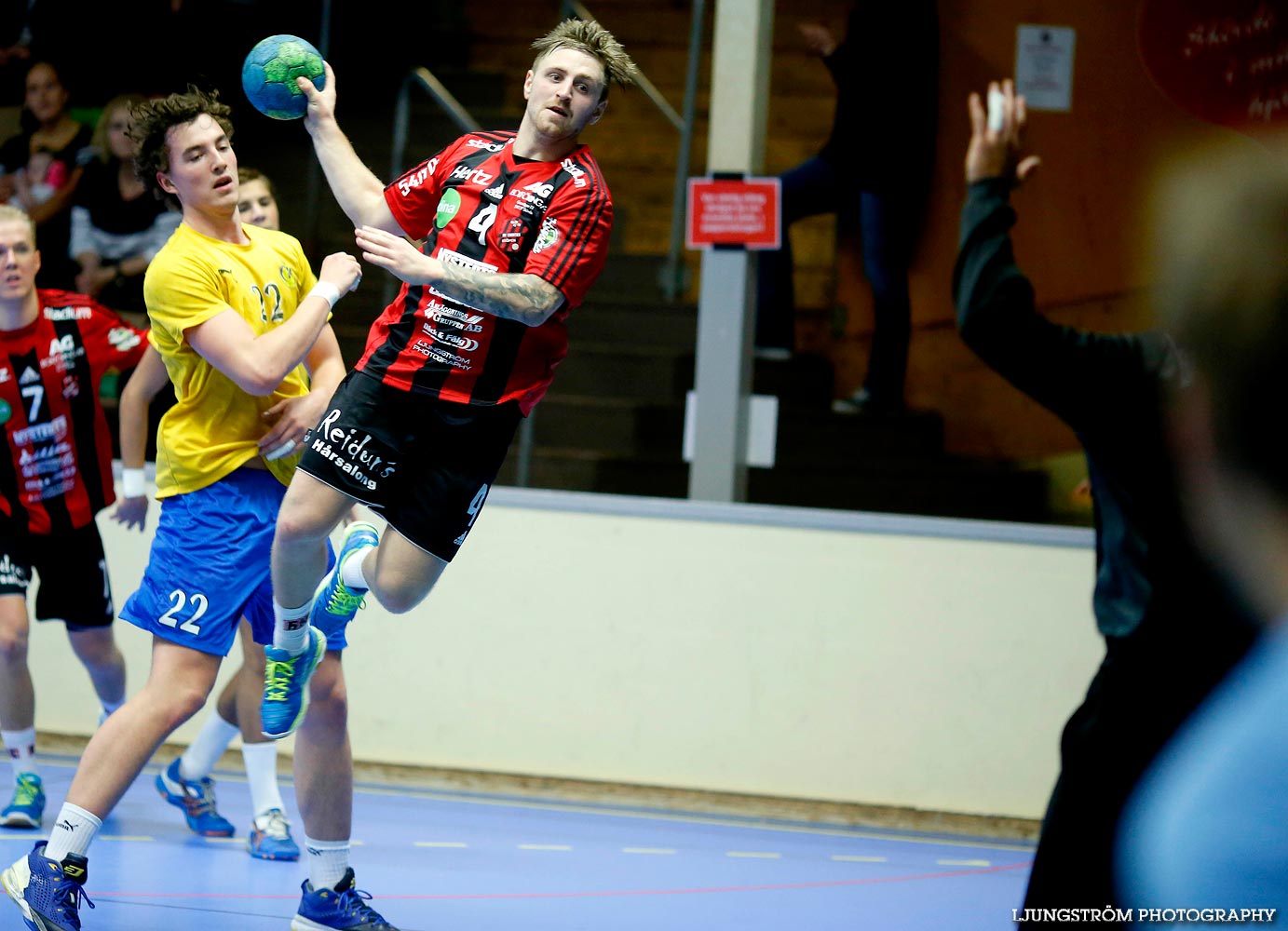 HK Country-HK Cliff 28-24,herr,Skövde Idrottshall,Skövde,Sverige,Handboll,,2014,97282