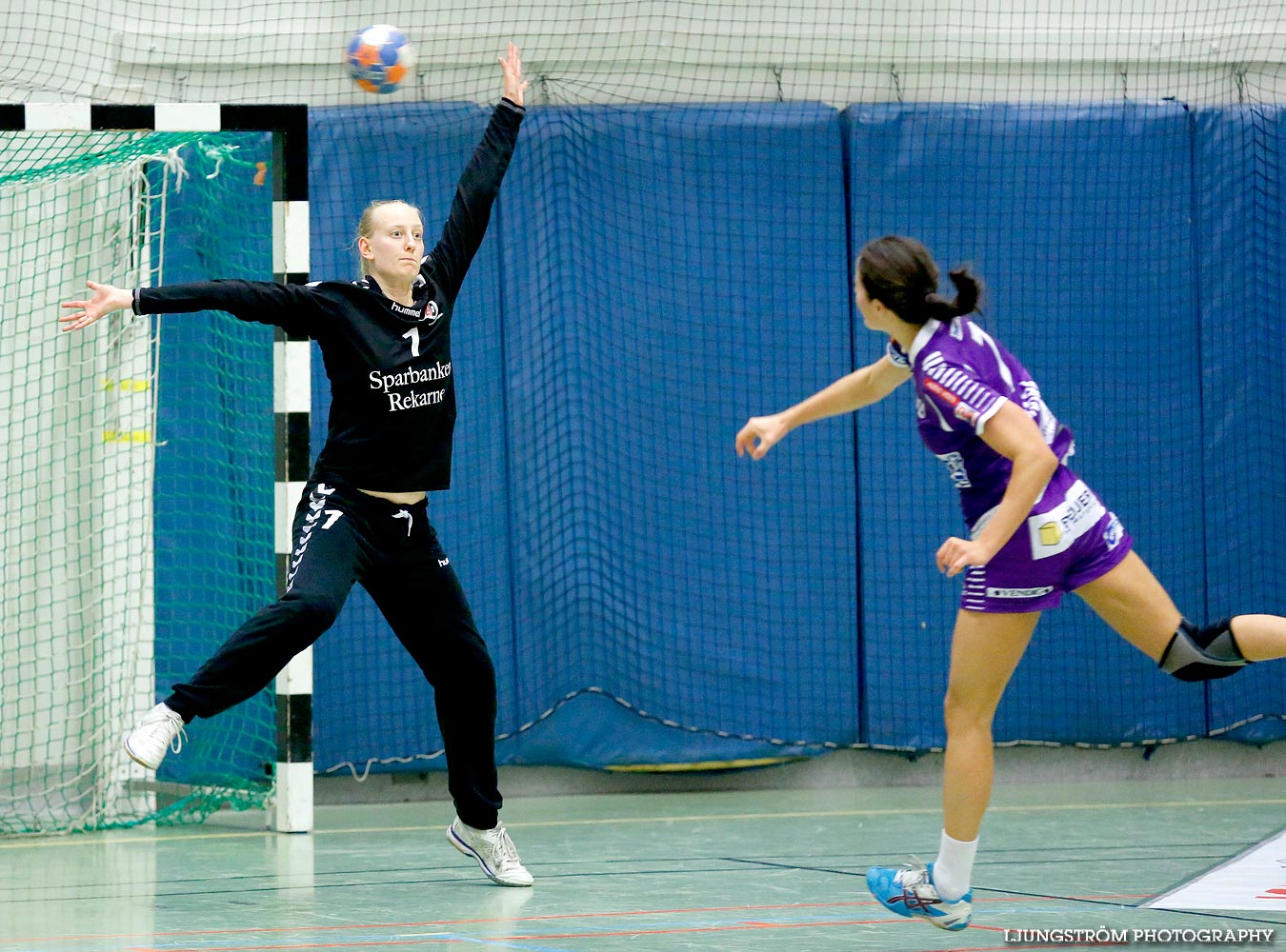 Skara HF-Eskilstuna Guif 23-24,dam,Skara Idrottshall,Skara,Sverige,Handboll,,2014,95869