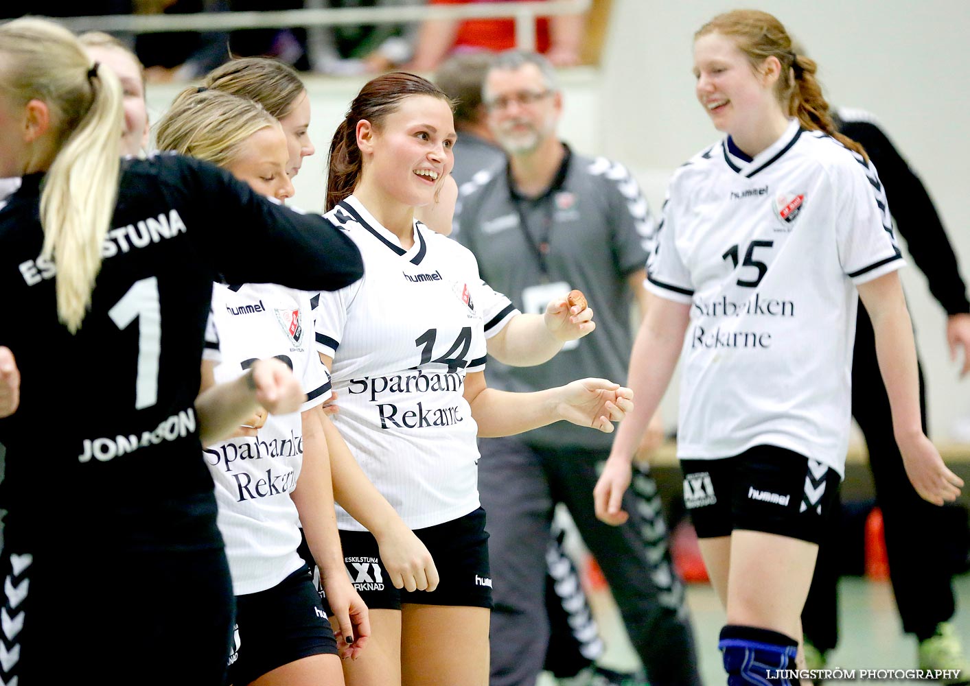 Skara HF-Eskilstuna Guif 23-24,dam,Skara Idrottshall,Skara,Sverige,Handboll,,2014,95920