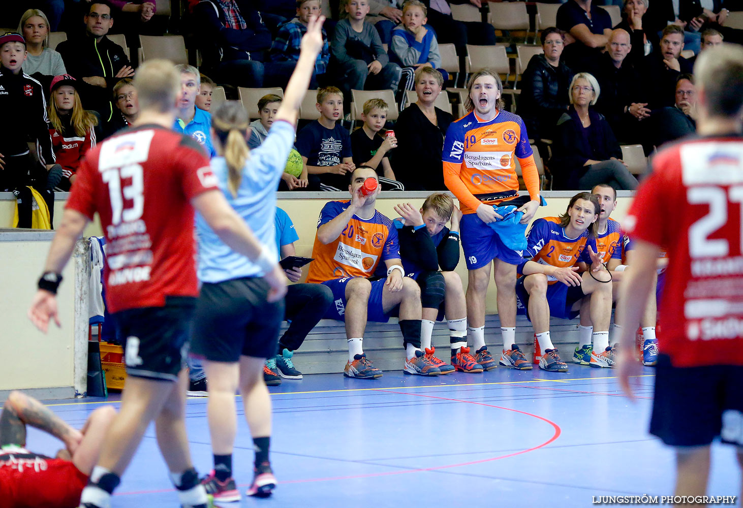 HK Country-LIF Lindesberg 22-26,herr,Skövde Idrottshall,Skövde,Sverige,Handboll,,2015,122608