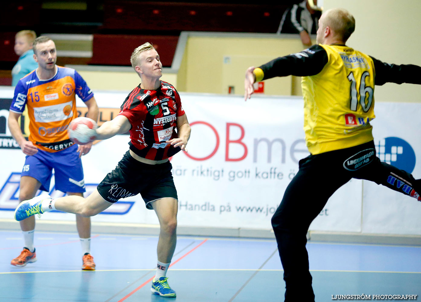 HK Country-LIF Lindesberg 22-26,herr,Skövde Idrottshall,Skövde,Sverige,Handboll,,2015,122647