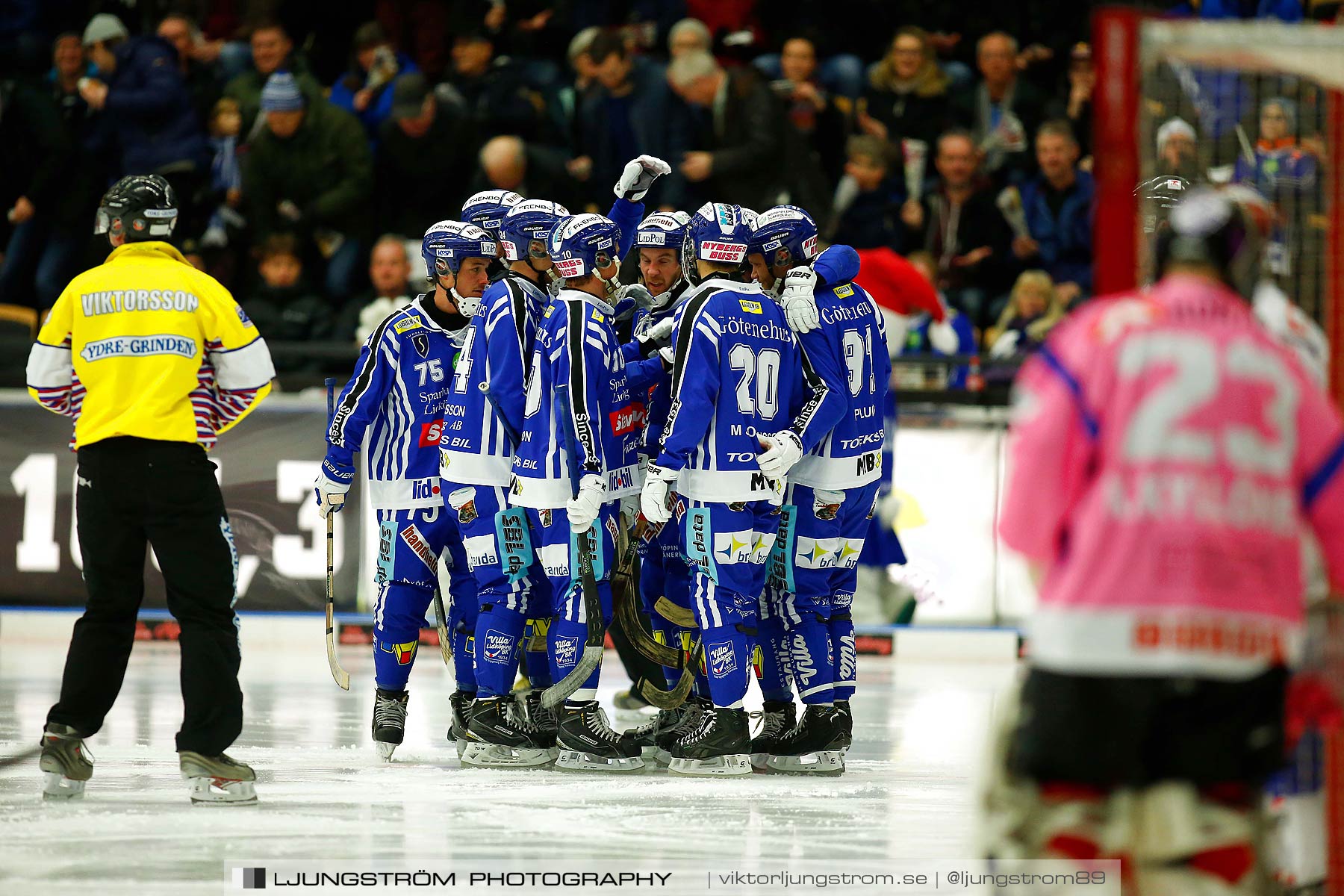 Villa Lidköping BK-IFK Kungälv 7-3,herr,Sparbanken Lidköping Arena,Lidköping,Sverige,Bandy,,2015,188028