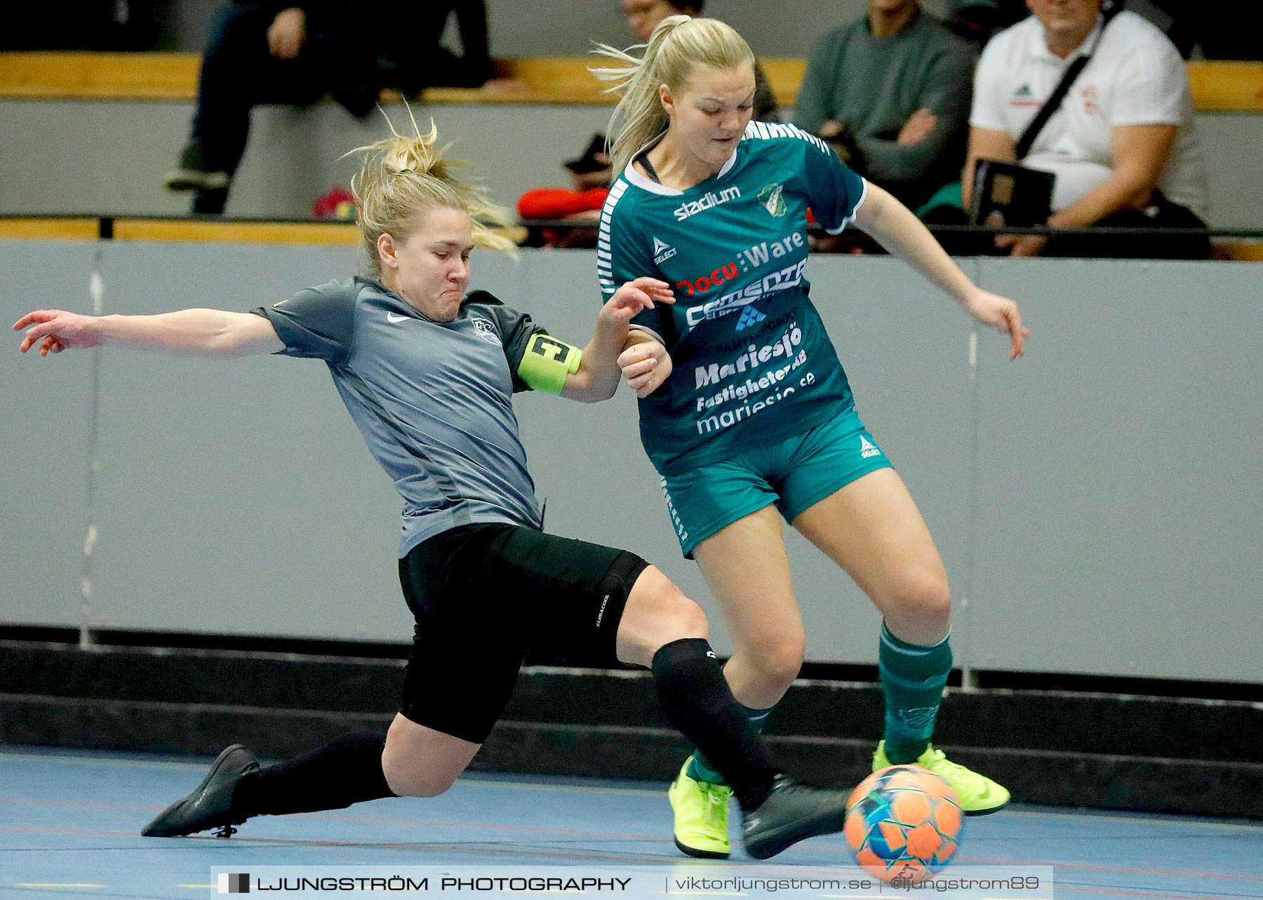 Dina-cupen 2020 1/2-final Falköping Futsal Club-Våmbs IF 2 2-0,dam,Idrottshallen,Töreboda,Sverige,Futsal,,2020,229751