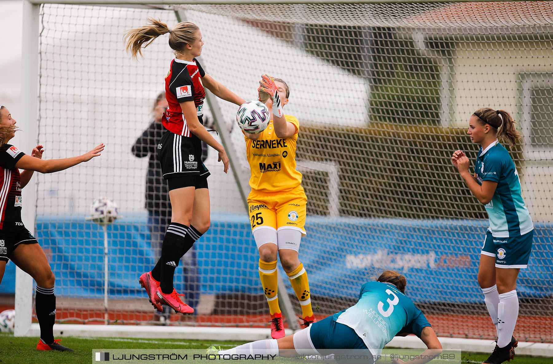 Lidköpings FK-Alingsås FC United 3-3,dam,Framnäs IP,Lidköping,Sverige,Fotboll,,2020,241800