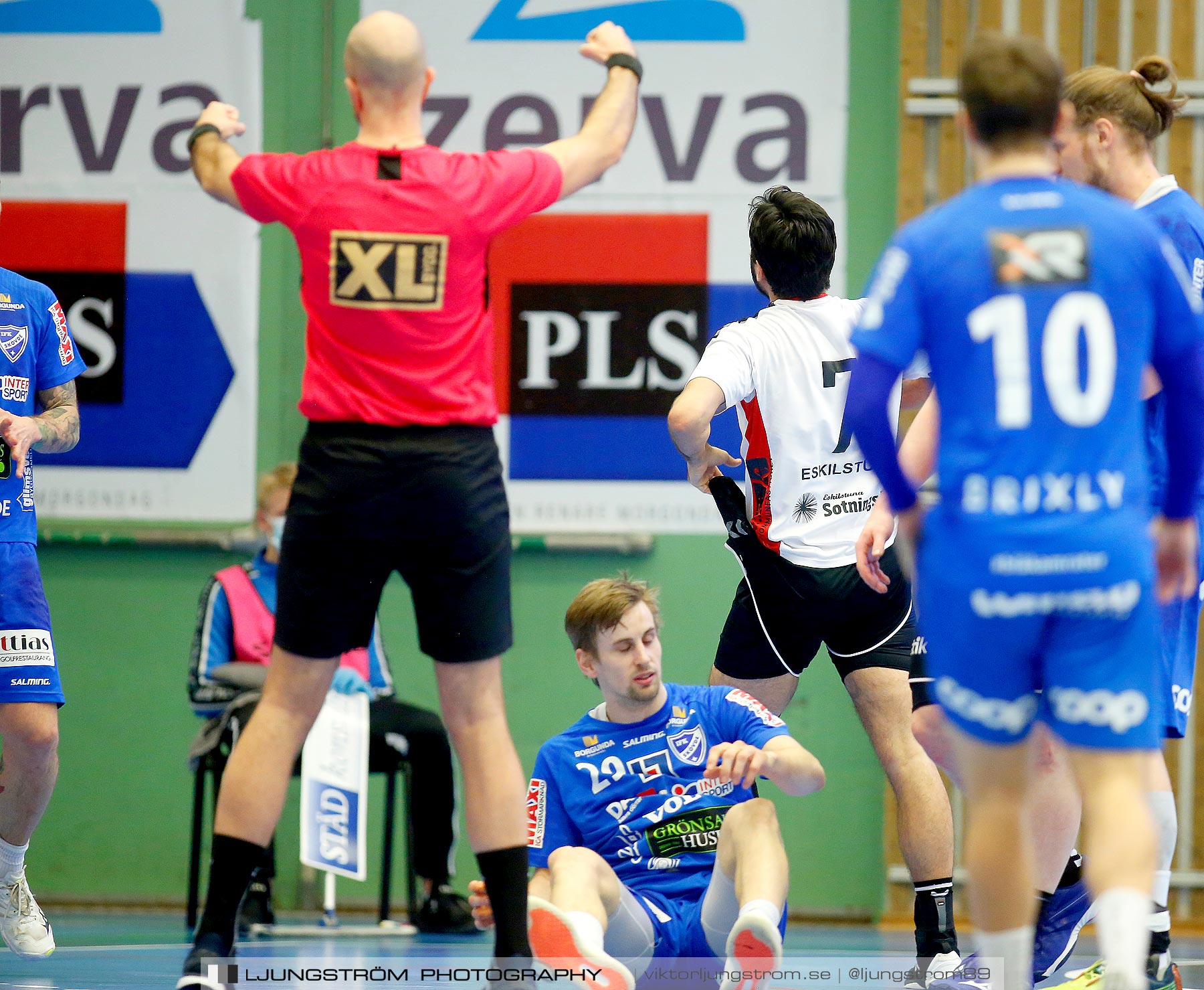 IFK Skövde HK-Eskilstuna Guif IF 27-27,herr,Arena Skövde,Skövde,Sverige,Handboll,,2021,254995