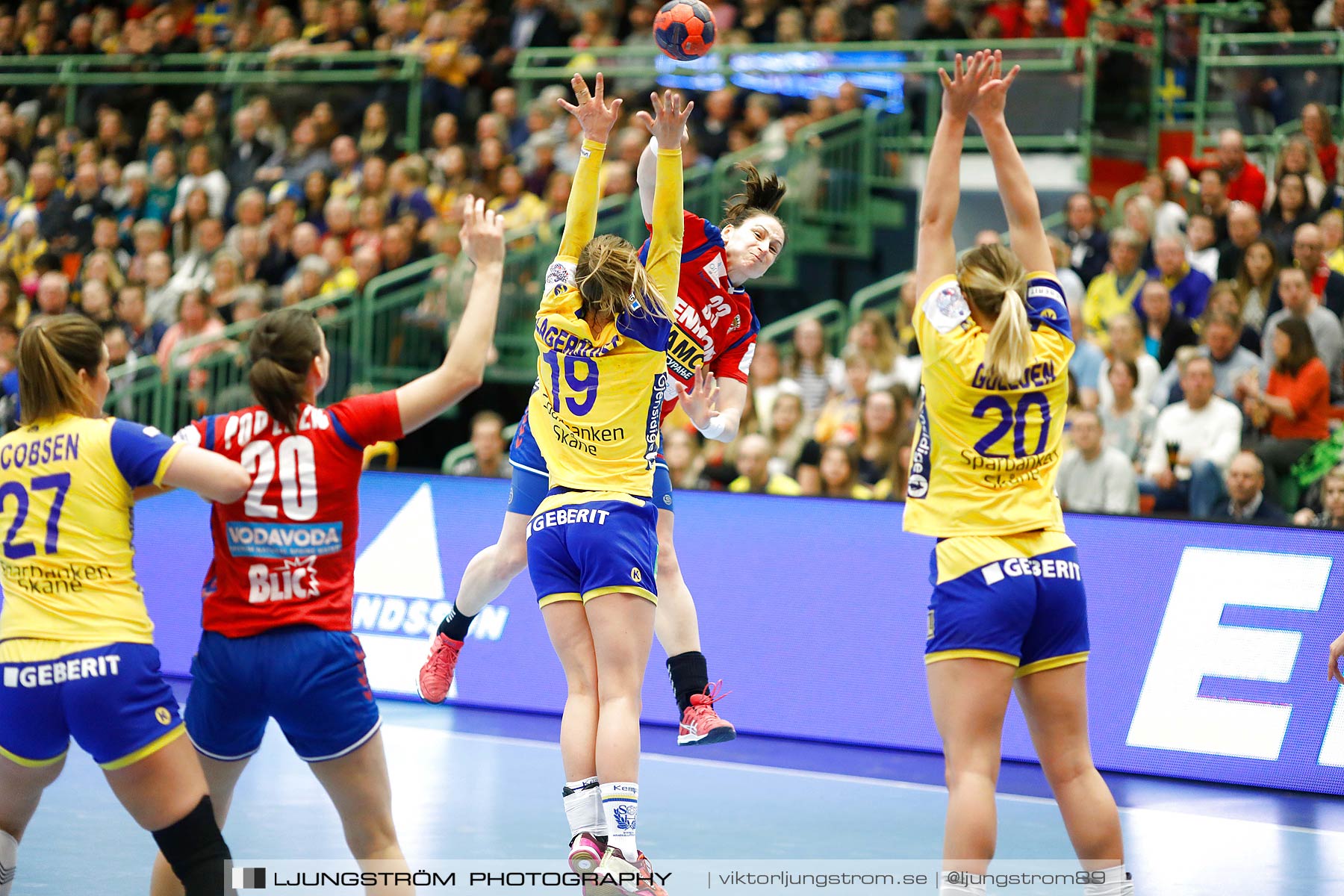 EM-Kval Sverige-Serbien 31-30,dam,Arena Skövde,Skövde,Sverige,Handboll,,2018,199873