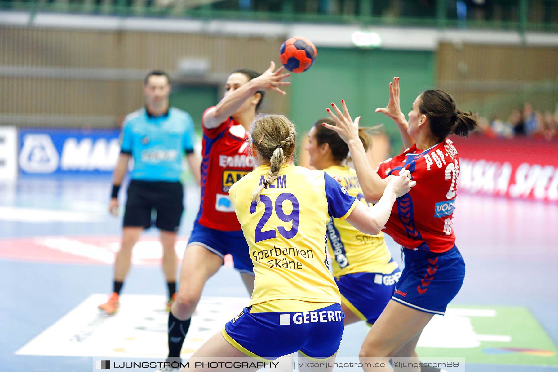 EM-Kval Sverige-Serbien 31-30,dam,Arena Skövde,Skövde,Sverige,Handboll,,2018,199880