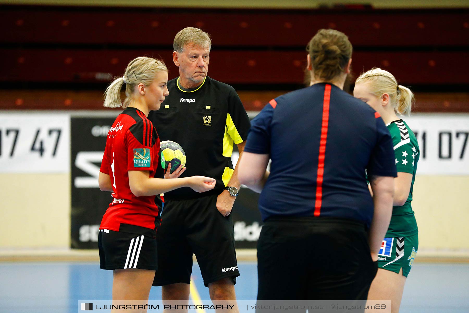 HK Country-GF Kroppskultur 13-30,dam,Skövde Idrottshall,Skövde,Sverige,Handboll,,2018,208531