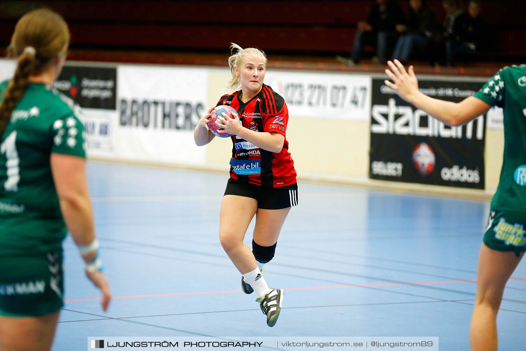 HK Country-GF Kroppskultur 13-30,dam,Skövde Idrottshall,Skövde,Sverige,Handboll,,2018,208553