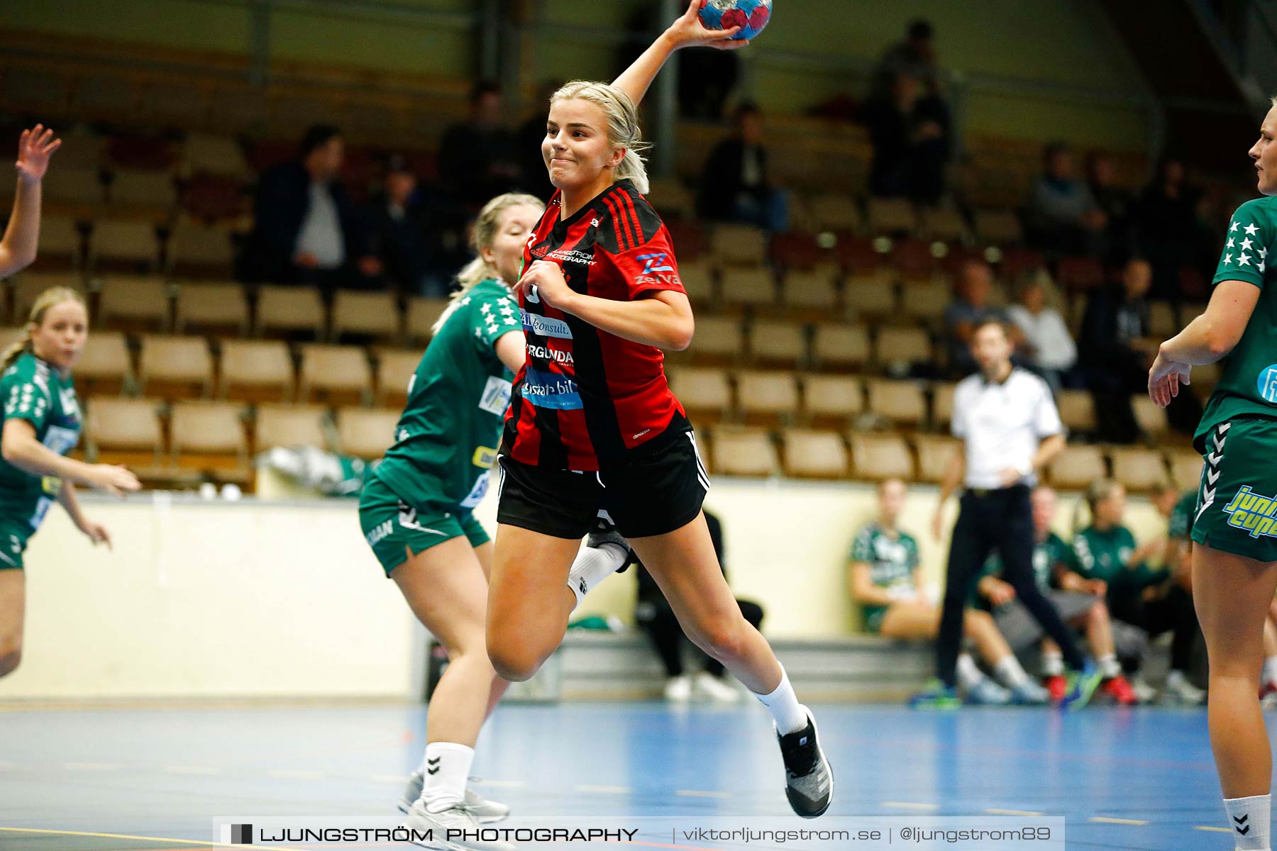 HK Country-GF Kroppskultur 13-30,dam,Skövde Idrottshall,Skövde,Sverige,Handboll,,2018,208571