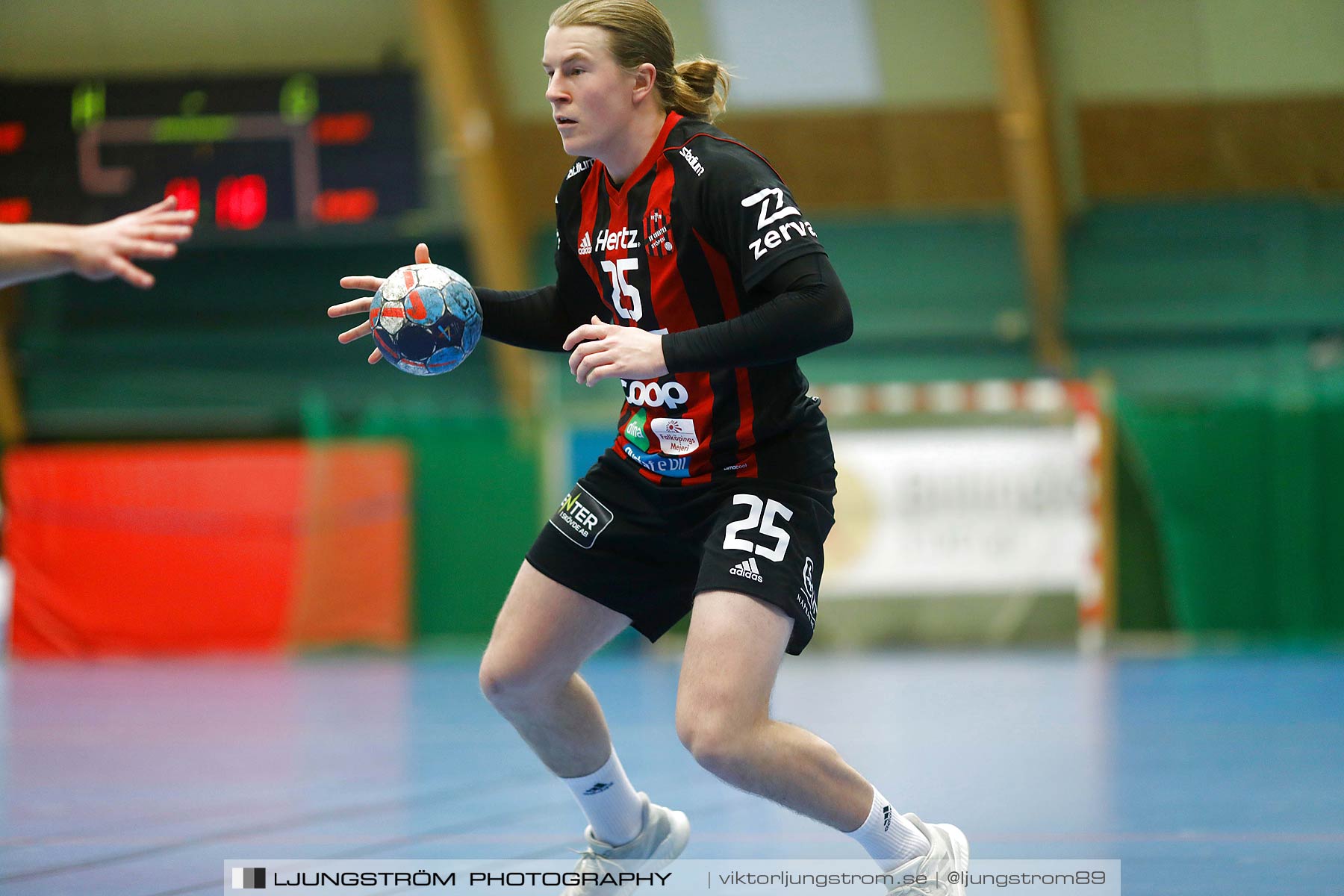 HK Country-HP Warta 26-25,herr,Skövde Idrottshall,Skövde,Sverige,Handboll,,2018,210530