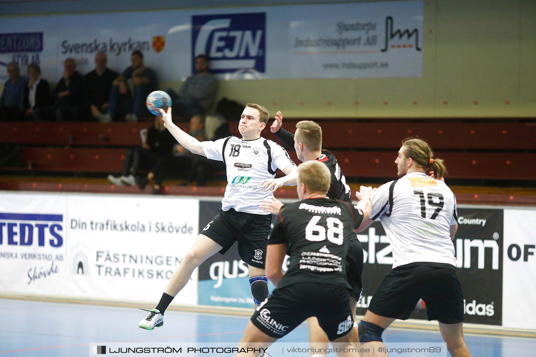 HK Country-HP Warta 26-25,herr,Skövde Idrottshall,Skövde,Sverige,Handboll,,2018,210624