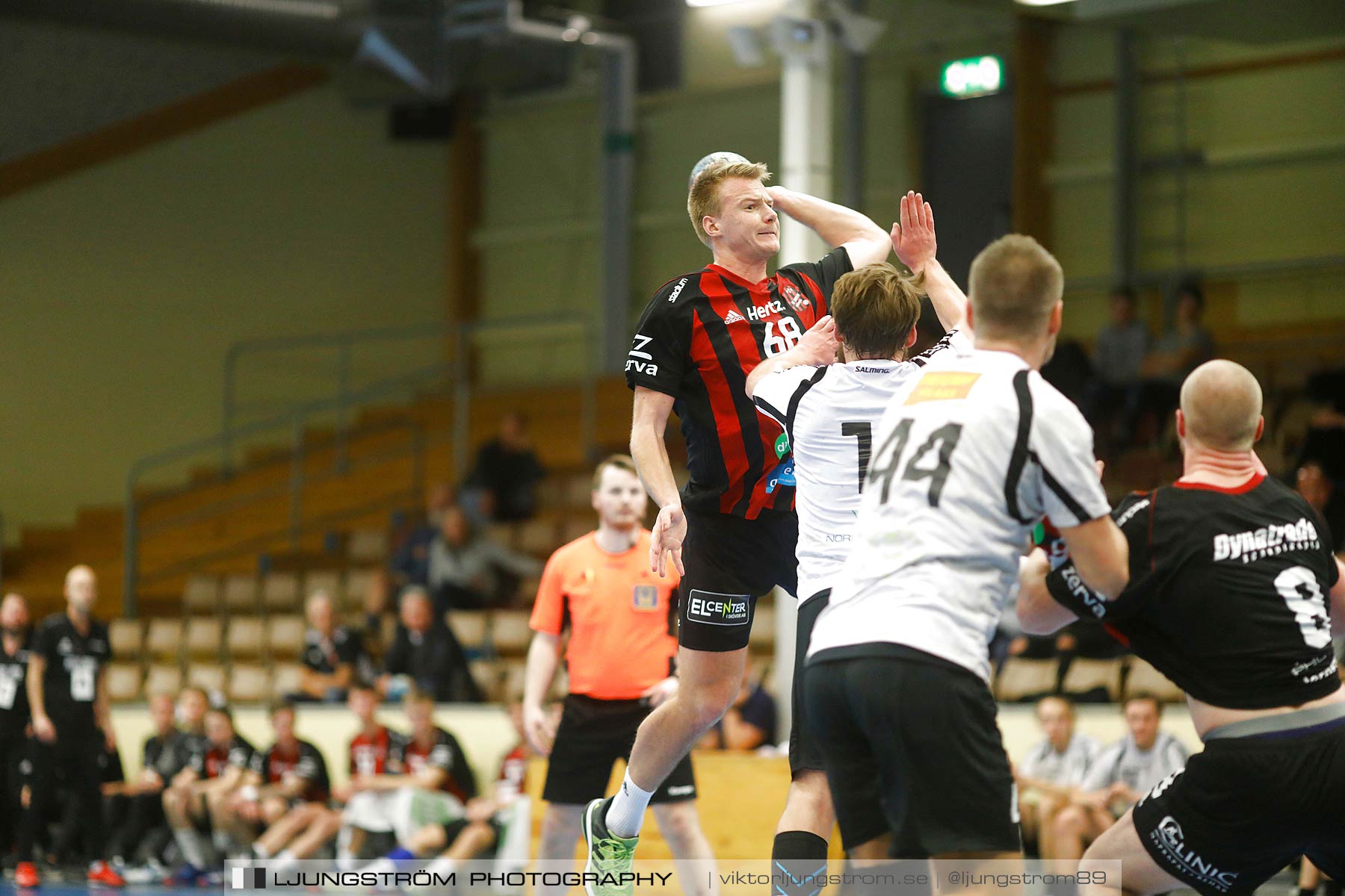 HK Country-HP Warta 26-25,herr,Skövde Idrottshall,Skövde,Sverige,Handboll,,2018,210654