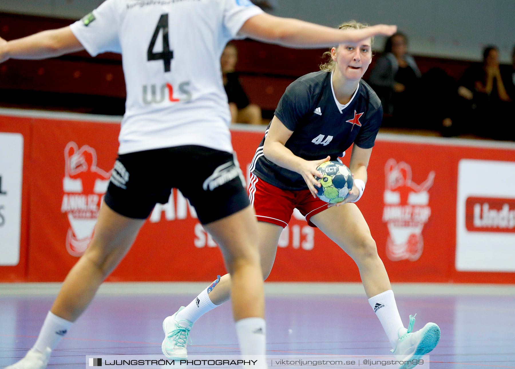 Annliz Cup DHC Slavia Praha-Kungälvs HK 21-26,dam,Skövde Idrottshall,Skövde,Sverige,Handboll,,2019,221364