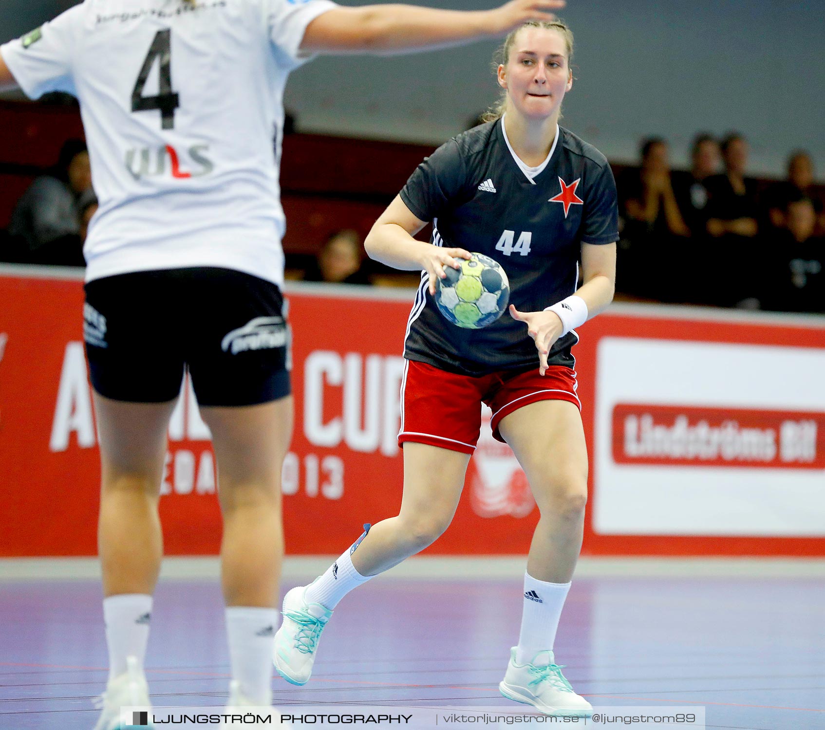 Annliz Cup DHC Slavia Praha-Kungälvs HK 21-26,dam,Skövde Idrottshall,Skövde,Sverige,Handboll,,2019,221365