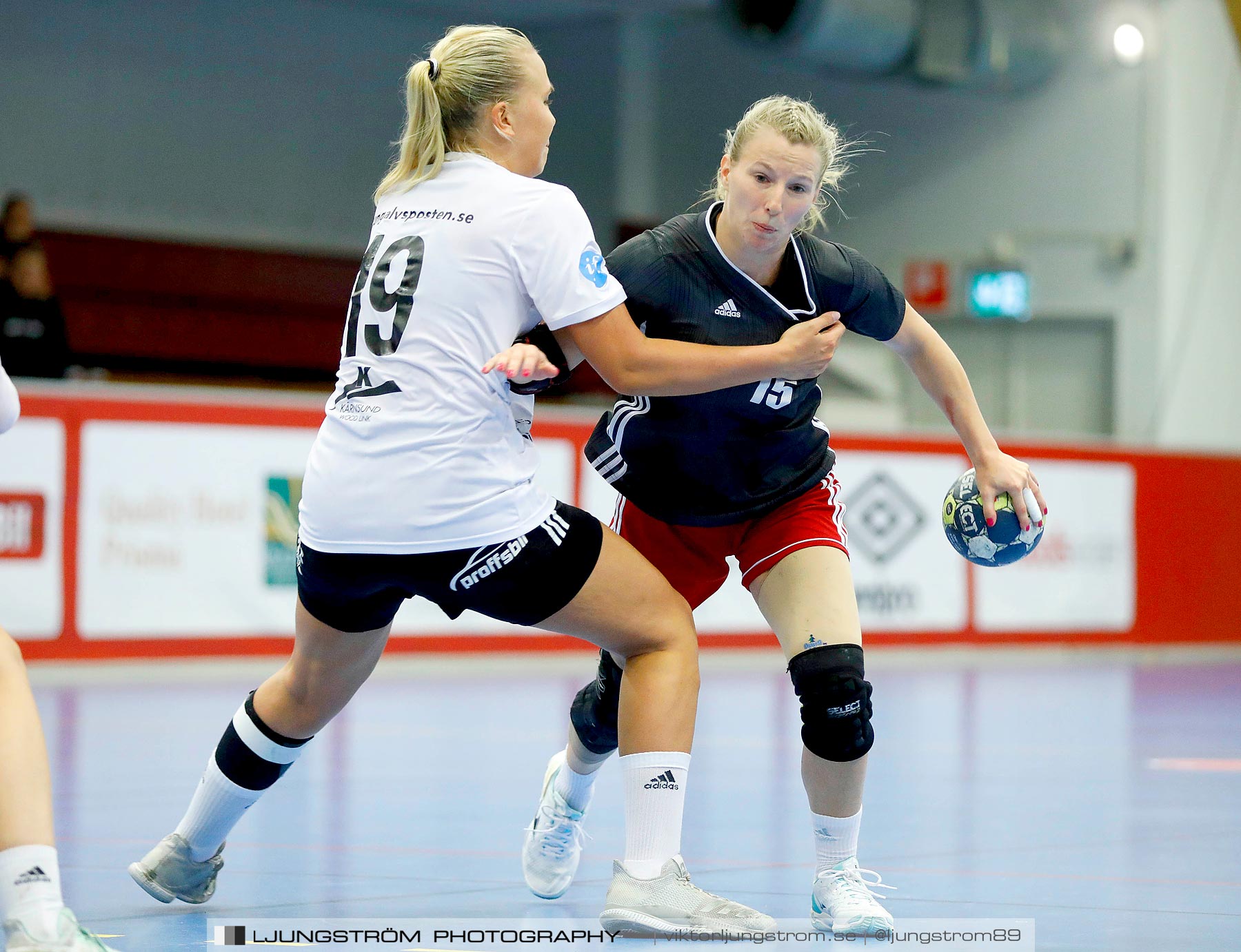 Annliz Cup DHC Slavia Praha-Kungälvs HK 21-26,dam,Skövde Idrottshall,Skövde,Sverige,Handboll,,2019,221369