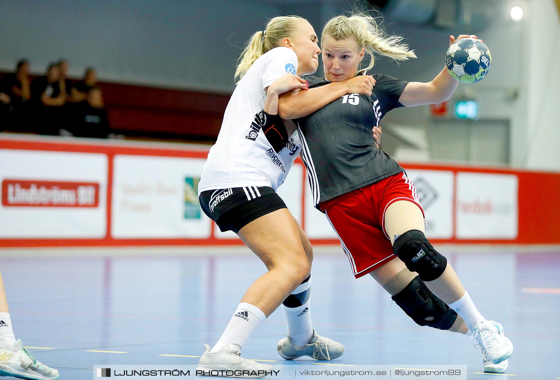 Annliz Cup DHC Slavia Praha-Kungälvs HK 21-26,dam,Skövde Idrottshall,Skövde,Sverige,Handboll,,2019,221371