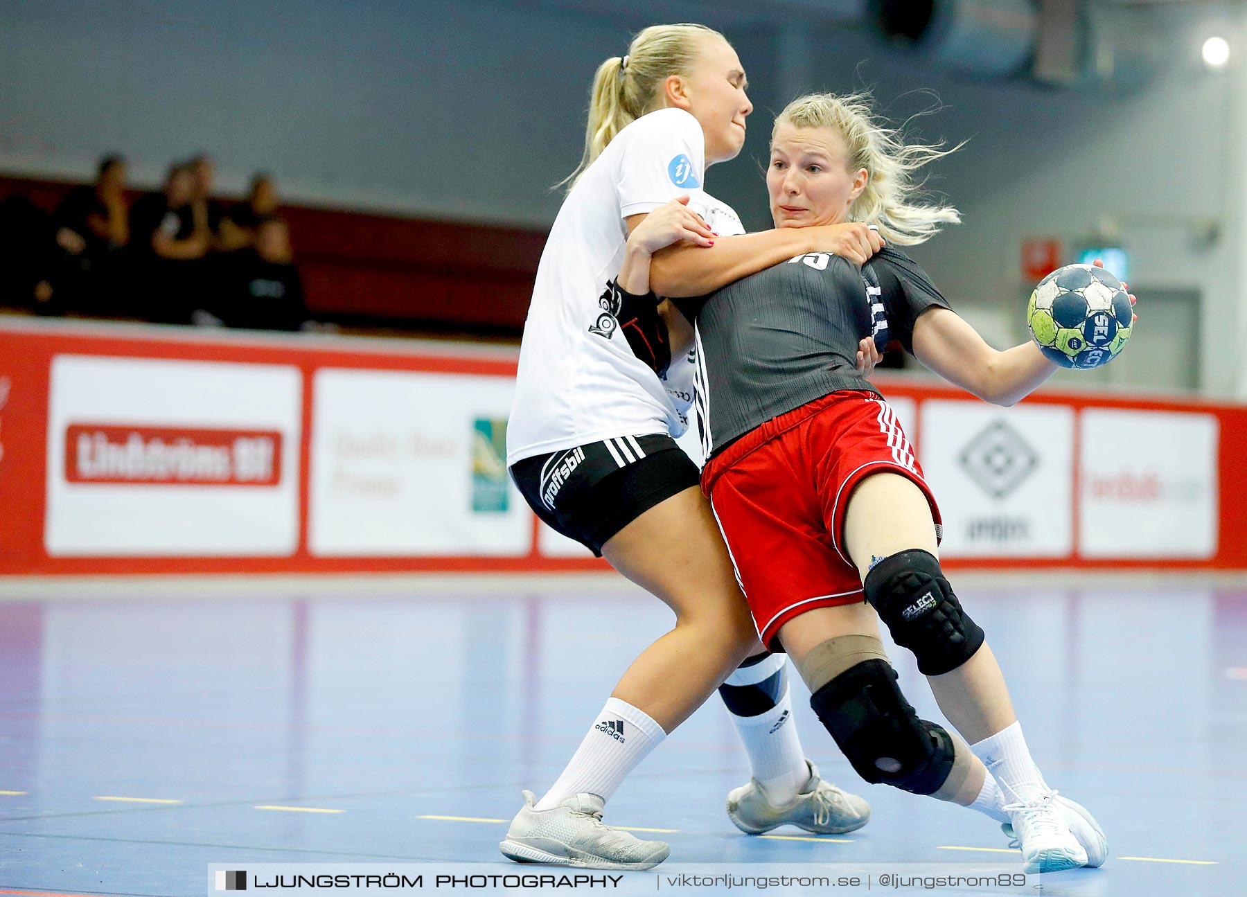 Annliz Cup DHC Slavia Praha-Kungälvs HK 21-26,dam,Skövde Idrottshall,Skövde,Sverige,Handboll,,2019,221372