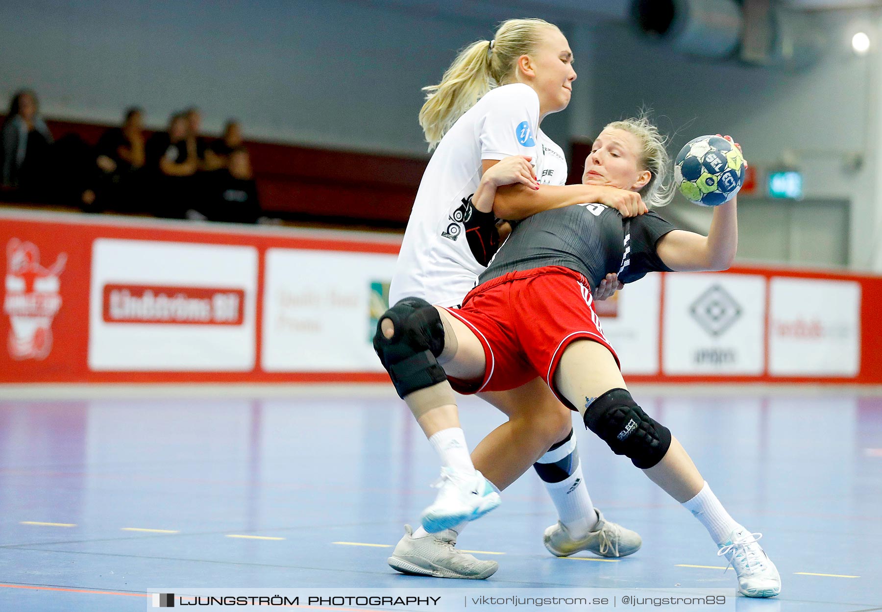 Annliz Cup DHC Slavia Praha-Kungälvs HK 21-26,dam,Skövde Idrottshall,Skövde,Sverige,Handboll,,2019,221373