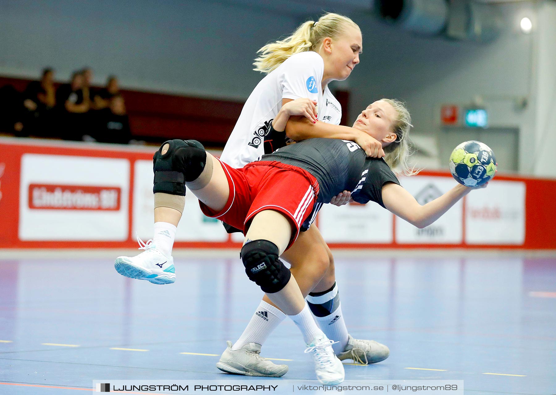 Annliz Cup DHC Slavia Praha-Kungälvs HK 21-26,dam,Skövde Idrottshall,Skövde,Sverige,Handboll,,2019,221374