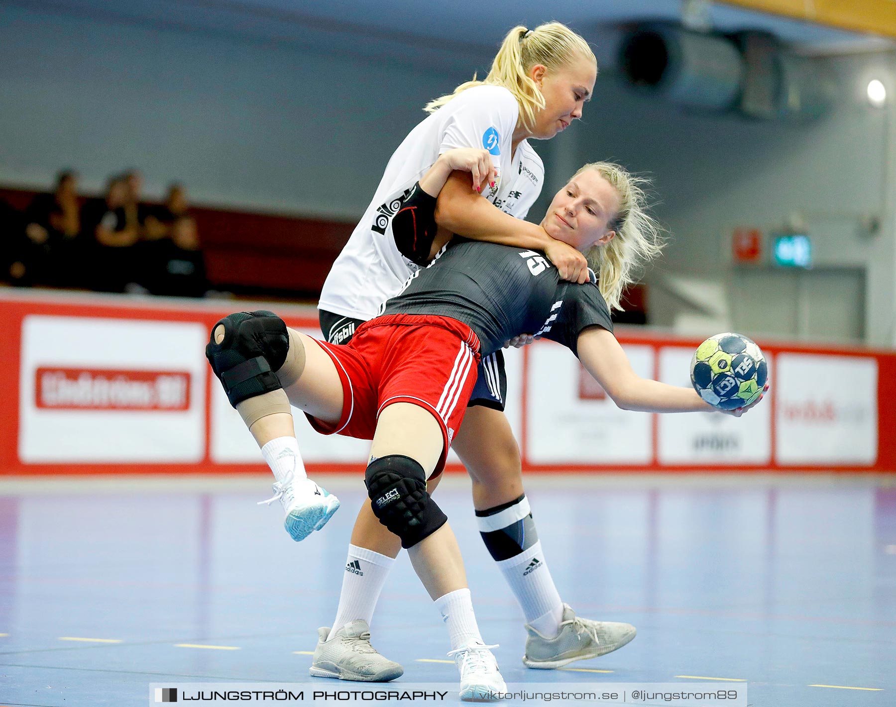 Annliz Cup DHC Slavia Praha-Kungälvs HK 21-26,dam,Skövde Idrottshall,Skövde,Sverige,Handboll,,2019,221376